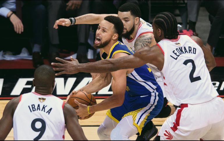 Toronto dominaba el segundo juego de las Finales, pero un momento brillante de los Warriors les acarreó la derrota. AP / N. Denette