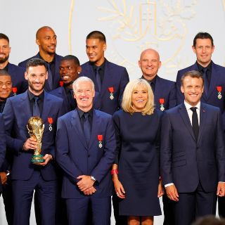 Macron condecora a la Selección francesa tras ganar el Mundial de Rusia