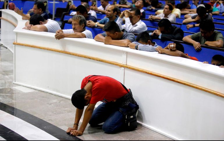 El culto iniciado esta noche podría durar días enteros. AFP/U. Ruiz