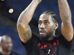 Kawhi Leonard ha sido el motor de los Raptors, que buscarán obtener una victoria en California. AP. B. Margot