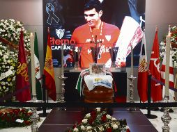 José Antonio Reyes fue homenajeado el domingo en el estadio del Sevilla, equipo del que fue ícono y con el que ganó tres Europa League. AFP / C. Quicler