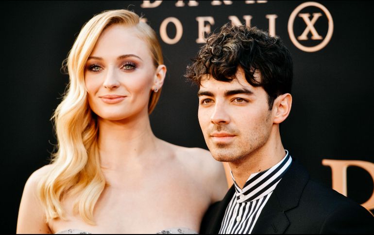 Turner caminó por la alfombra roja de la gala junto a su esposo Joe Jonas, con quien se casó en Las Vegas el pasado 1 de mayo. AFP / M. Winkelmeyer