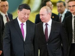 Después de escuchar los himnos de ambos países, Putin y Xi iniciaron su reunión acompañados de la plana mayor de cada nación. EFE / A. Druzhinin