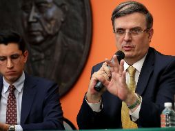 Marcelo Ebrard da una conferencia de prensa en la Embajada de México luego de las conversaciones con el vicepresidente de EU, Mike Pence y el secretario de Estado, Mike Pompeo. AFP/C. Somodevilla