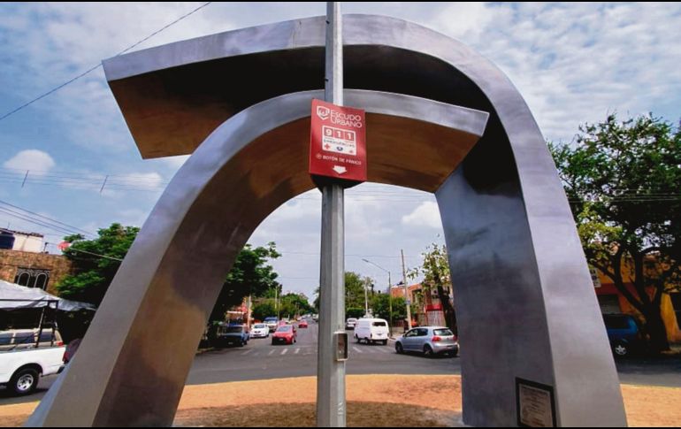 La escultura ahora tiene como vecina... ¡una antena! EL INFORMADOR / J. Pérez