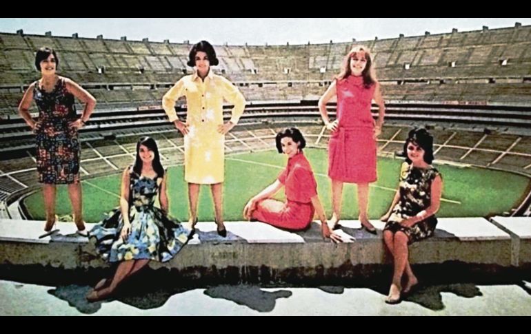 En 1965 durante la etapa final de la construcción del Estadio Azteca.