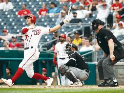 Trea Turner conecta jonrón en el noveno inning para darle el triunfo a los Nacionales. AP