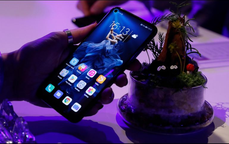 Los propietarios de smartphones de Huawei que ya tienen instalada la aplicación de Facebook podrán seguir usándola. AP / ARCHIVO