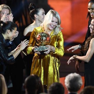 ¿Por qué la mejor futbolista del mundo no jugará el Mundial femenil?