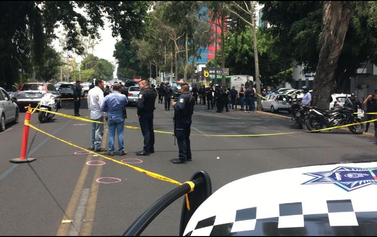 Los hechos ocurrieron a las 13:00 horas de este viernes en avenida Vallarta al cruce con la calle César, en la colonia Vallarta Norte. ESPECIAL