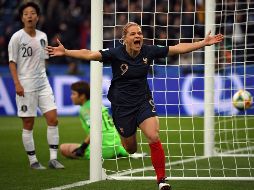 Eugénie Le Sommer celebra tras abrir el marcador para las francesas. AFP/F. X. MARIT