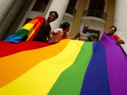 A pesar de ese rechazo, las sedes diplomáticas podrán ubicar en otros lugares, como paredes, jardines o luces, el símbolo que representa la lucha por los derechos del colectivo LGTBI+. EL INFORMADOR / ARCHIVO