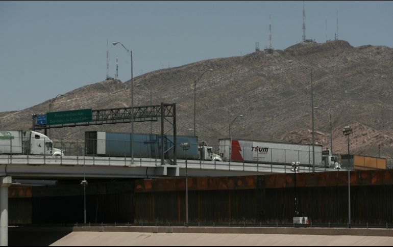 Los gerentes de suministros trabajan tan rápido como pueden para mandar la mercancía antes del lunes. AP/C. Torres