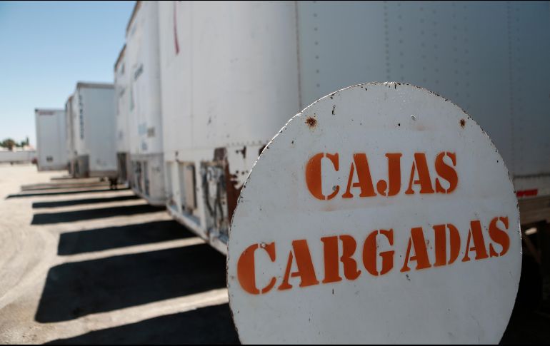 Los gerentes de suministros trabajan tan rápido como pueden para mandar la mercancía antes del lunes. AP/C. Torres