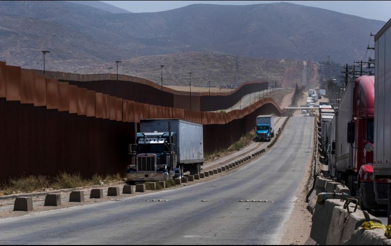 Los gerentes de suministros trabajan tan rápido como pueden para mandar la mercancía antes del lunes. AP/H. Maximo Musielik