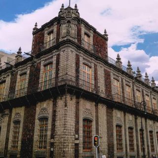 El Palacio de los Condes se abre a la innovación y la cultura