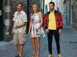 Adam Sandler, Jennifer Aniston y Gerardo Méndez, los actores hicieron buen equipo en este proyecto. EFE