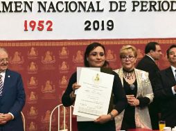 La escritora estuvo presente en la ceremonia del Premio Nacional de Periodismo, donde recibió el reconocimiento por su trayectoria. CORTESÍA
