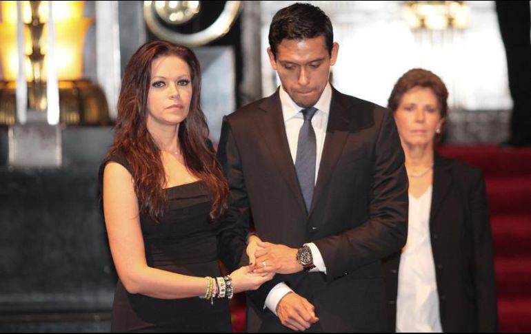 En días pasados Iván, que es hijo mayor del cantante, fue declarado heredero universal a casi tres años de la muerte del Divo de Juárez y luego de que personajes como el hijo de Juan Gabriel, Joao, buscara impugnar el testamento del cantante. NTX / ARCHIVO