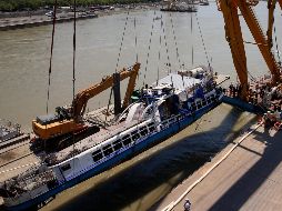 Una grúa elevó lo que quedó del 