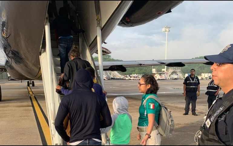 En su mayoría el grupo de migrantes estaba conformado por familias que viajaban con niños. TWITTER/ @INAMI_mx