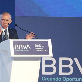 "Para crecer al 4% no hay más opción que invitar a sector privado": Alfonso Romo