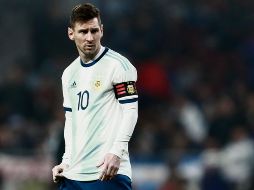 Quien se prepara con Argentina para disputar la Copa América 2019, destronó al boxeador retirado Floyd Mayweather como el que más dinero ha acumulado sumados salario y patrocinios. AFP / ARCHIVO