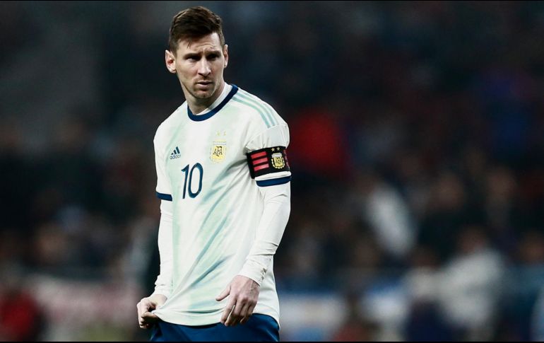 Quien se prepara con Argentina para disputar la Copa América 2019, destronó al boxeador retirado Floyd Mayweather como el que más dinero ha acumulado sumados salario y patrocinios. AFP / ARCHIVO