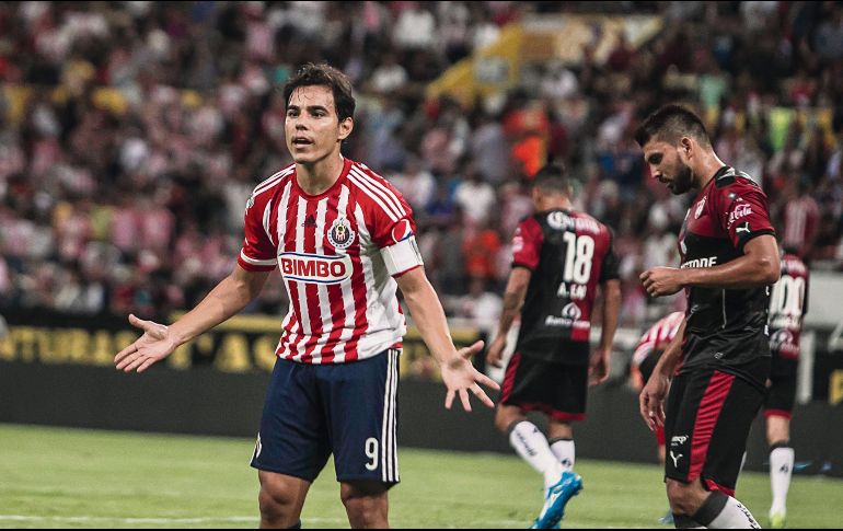 Omar Bravo asegura que no cualquiera puede ponerse las camisetas de los dos equipos más queridos de esta ciudad, y ganarse a las aficiones. EL INFORMADOR