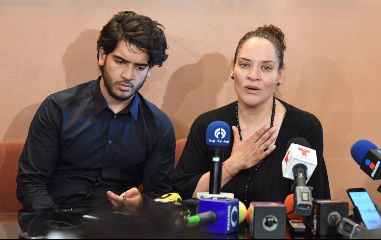 En la imagen el hermano y la mamá del joven secuestrado y asesinado a principios de junio. SUN / ARCHIVO