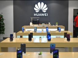Aunque Huawei ha negado que compartiera secretos de los usuarios con el gobernante Partido Comunista chino, Trump se ha propuesto persuadir a los aliados de Estados Unidos de que eviten el equipamiento  en sus redes móviles 5G. AFP / ARCHIVO