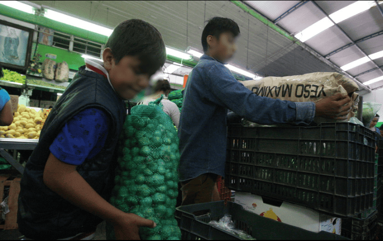 En Jalisco más de 150 mil niños, niñas y adolescentes trabajan. La mitad de ellos realiza una actividad peligrosa. EL INFORMADOR/ ARCHIVO.