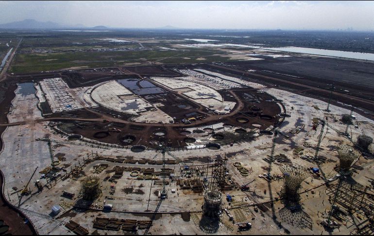 Esta suspensión ocurre luego de que anunciaran que inundarían la losa de cimentación del NAICM para desarrollar el Parque Ecológico Lago de Texcoco. AFP / ARCHIVO