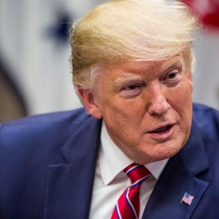 Trump reconoce que aceptaría información de Rusia o China sobre su rival