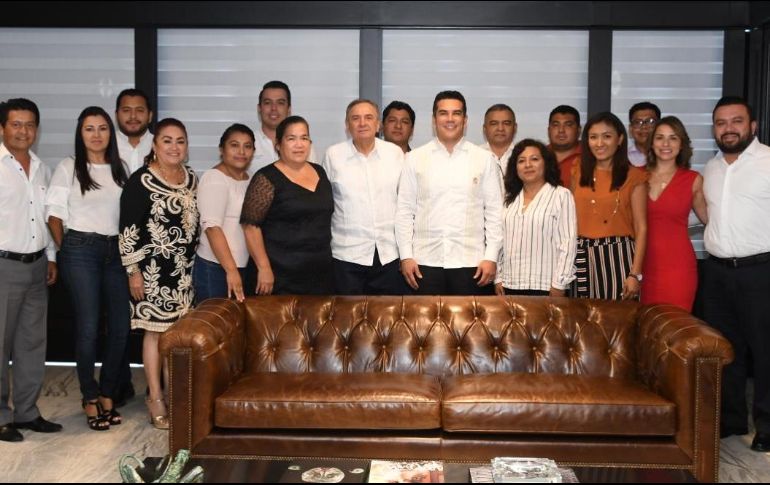 Moreno Cárdenas (c) anunció que realizará una gira por todo el país para presentar sus proyectos. TWITTER/@alitomorenoc