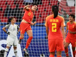 Yin Li (#10) anota el único gol del partido al minuto 40. AFP/F. FIFE