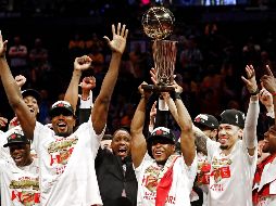 En un encuentro igualado de principio a fin, con casi una veintena de cambios en la delantera en el marcador, los Raptors cerraron una temporada de ensueño. EFE/L. Smith