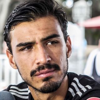 Llega Alanís para pruebas médicas