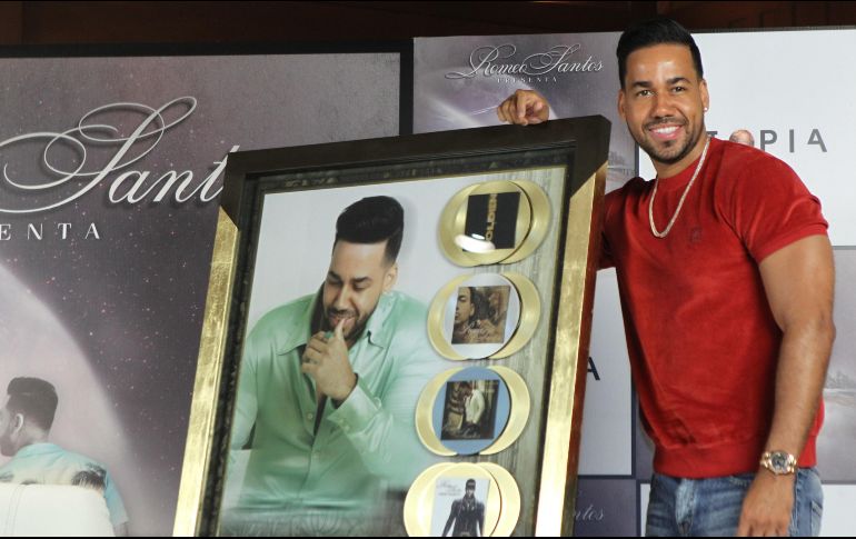 Romeo Santos, muy satisfecho con su nueva placa. EFE/M. Guzmán