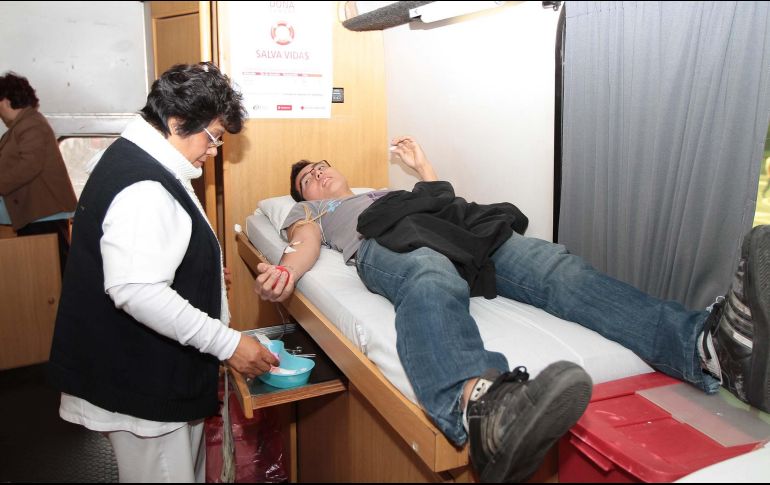 Especialista apunta que anualmente, de acuerdo con datos del Instituto Mexicano del Seguro Social (IMSS), se donan cuatro millones de unidades de sangre. NTX/ ARCHIVO