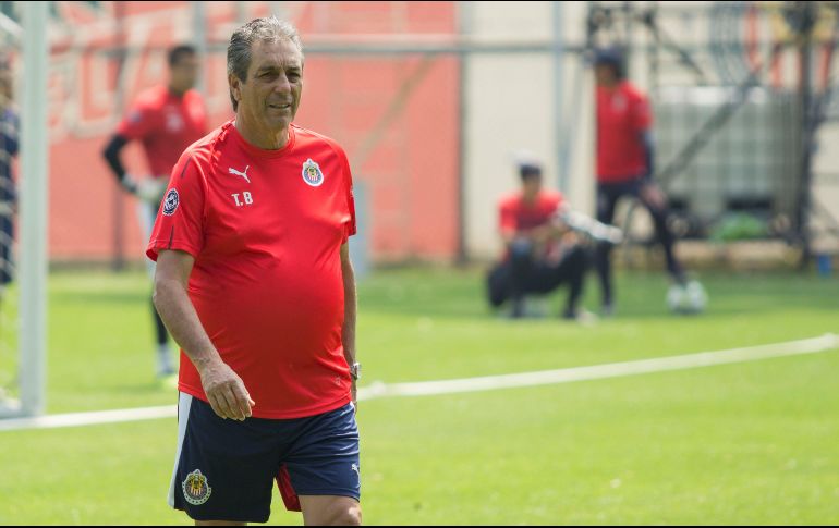 El trabajo que tienen en Chivas es mucho, porque el equipo del ''Jefe'' darle fuerza a un estilo de juego y retomar el ADN ganador. IMAGO7