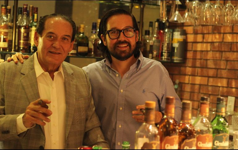 El Dr. Alzati Sánchez y Esteban Alzati. Los anfitriones a una noche llena de sensaciones. EL INFORMADOR / F. González