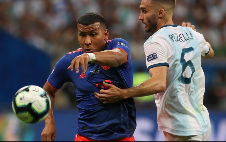 Roger Martínez (I), del América, anota el primer gol de Colombia en el minuto 71. AP/R. MAZALAN