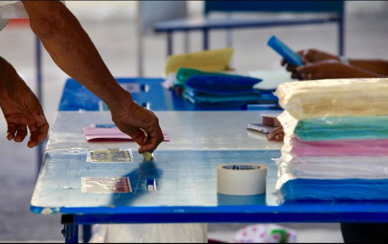 La situación se tornó violenta y surgieron amenazas de muerte contra los integrantes de la junta electoral local, los cuales renunciaron este domingo. NTX / J. Lira