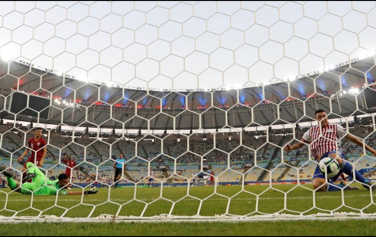 En Brasil, un país que vive y respira por y para el futbol, la Copa América resulta indiferente para la mayoría, desinteresada en seguir a la Canarinha y aún menos al resto de equipos. EFE / F. Maia