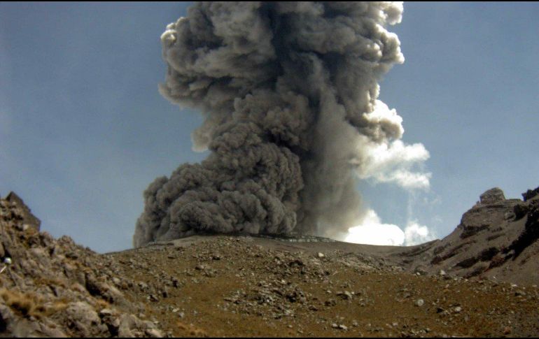 Toma del Popocatépetl tras la explosión a las 15:14 horas. CENAPRED/TWITTER@LUISFELIPE_P