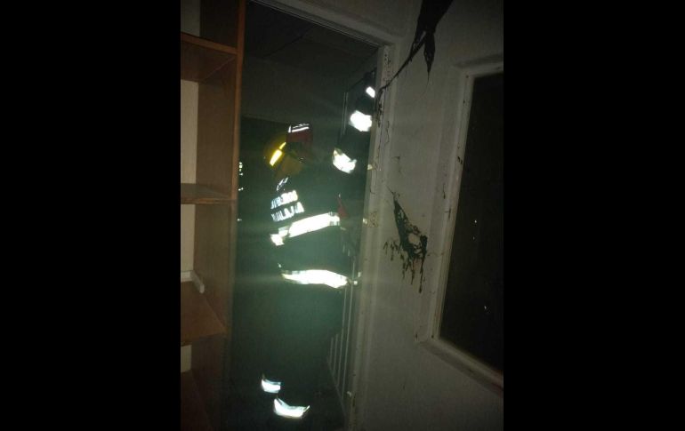 Explosión en Guadalajara deja tres bomberos lesionados