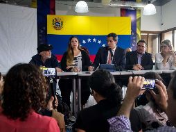 Guaidó pidió una pesquisa a las autoridades colombianas y relevó de sus responsabilidades a dos de los supuestos implicados, Rossana Barrera y Kevin Rojas. EFE/M. Gutiérrez
