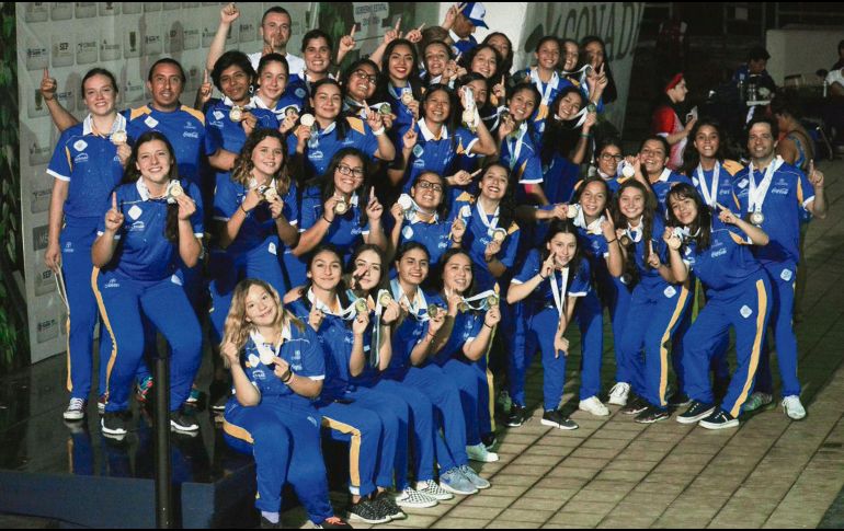 Atletas, entrenadores y administrativos se unieron para mantener la hemegonía azul y oro en la Olimpiada Nacional. CODE JALISCO