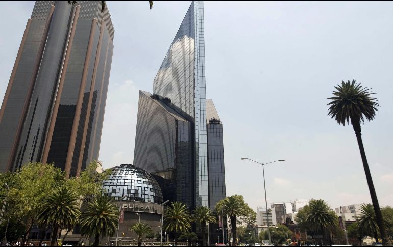 En el mercado accionario local se opera un volumen de 1.1 millones de títulos, por un importe económico de 51.2 millones de pesos. AFP / ARCHIVO